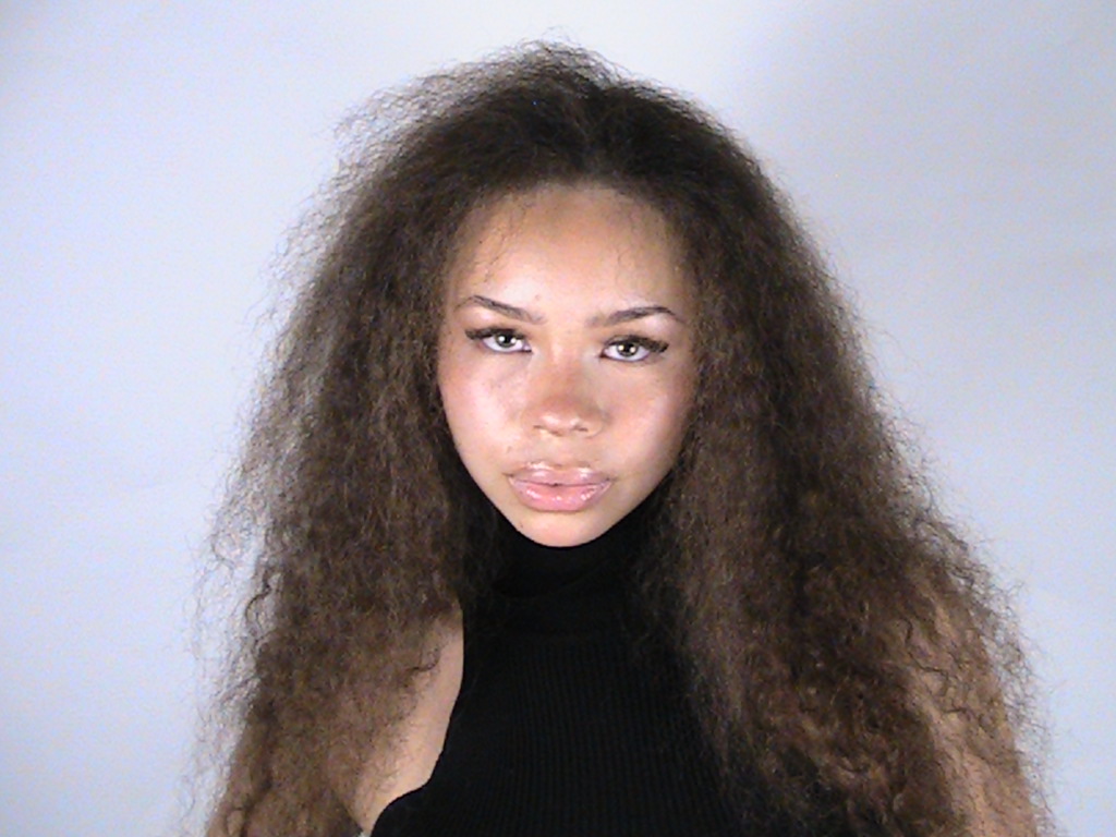 modelmarathon.tearyeyed